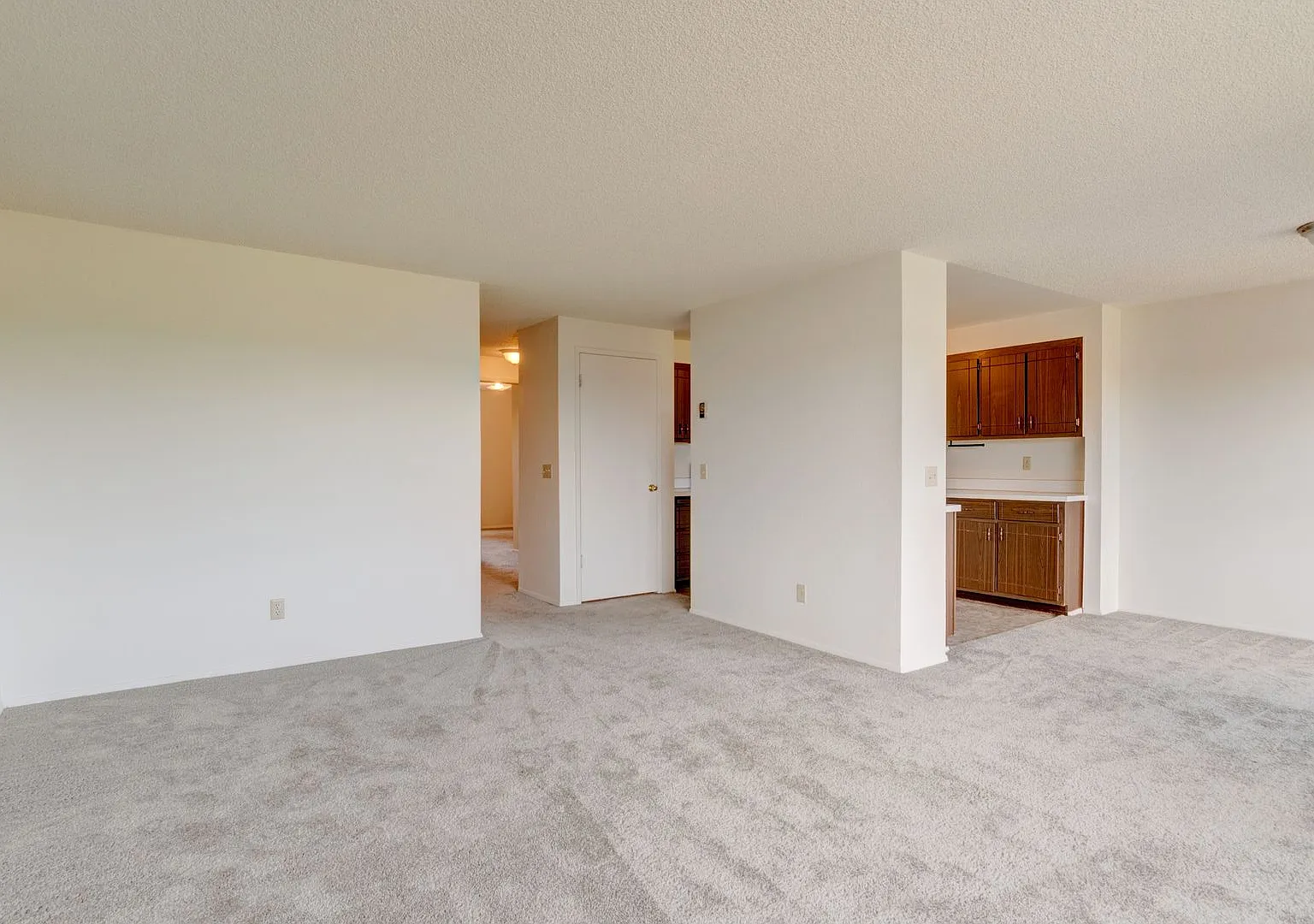 M0646-Prairie Village - 304 N. Main St — Photo 4