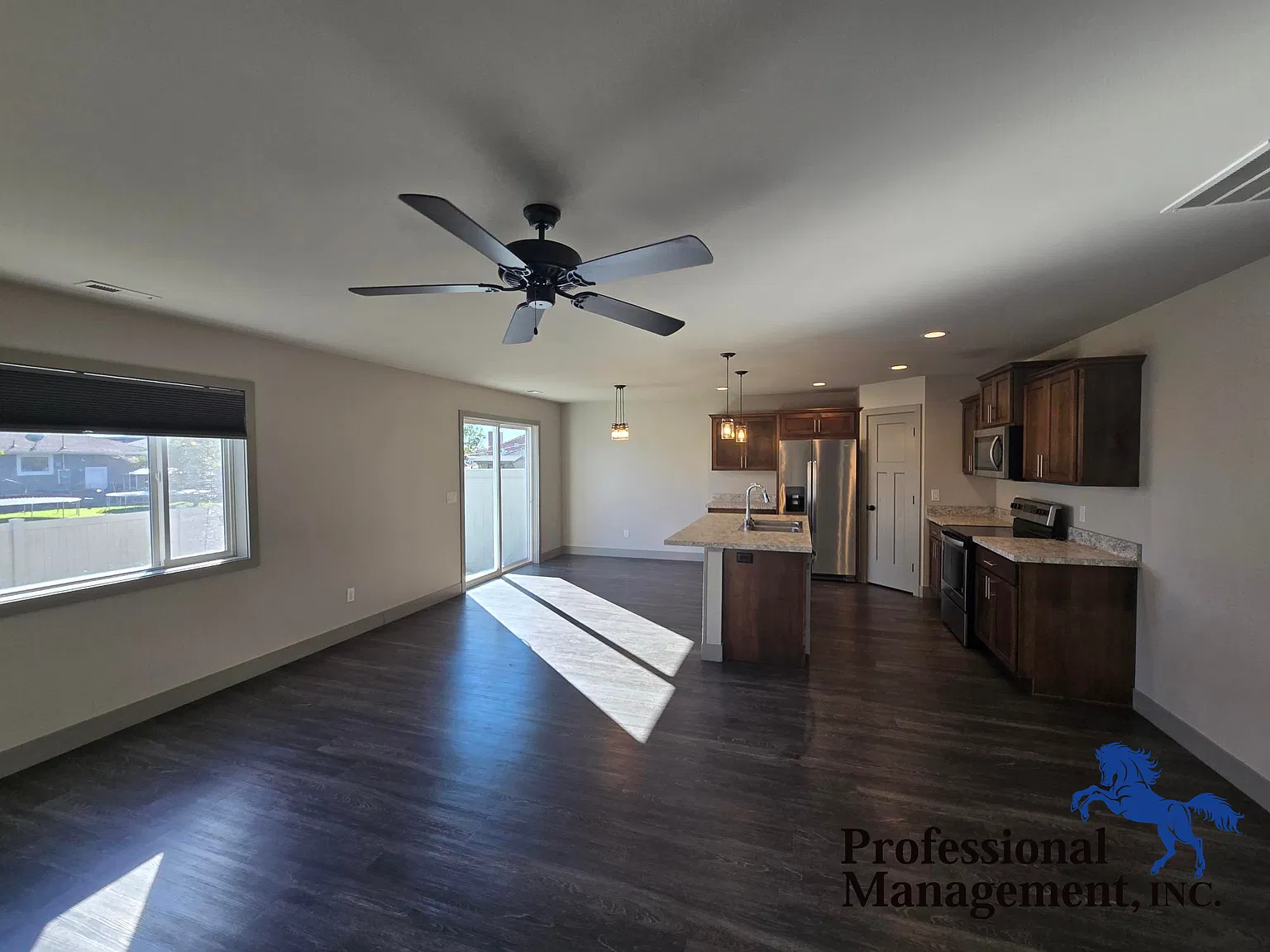 3 bed, 2.5 bath, 2008 sqft, $1,995 — Photo 2