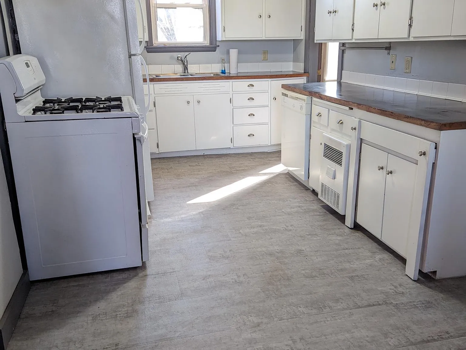 2 bed, 706 sqft, $1,795 — Photo 3