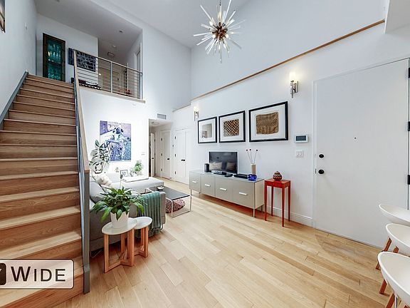4th image of 244 E 53rd St #Penthouse