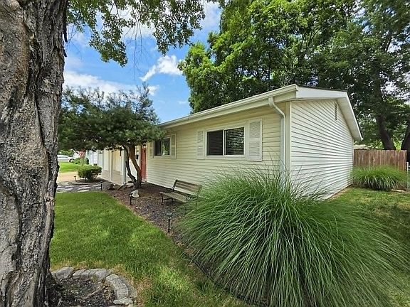 3rd image of 1295 Flicker Dr