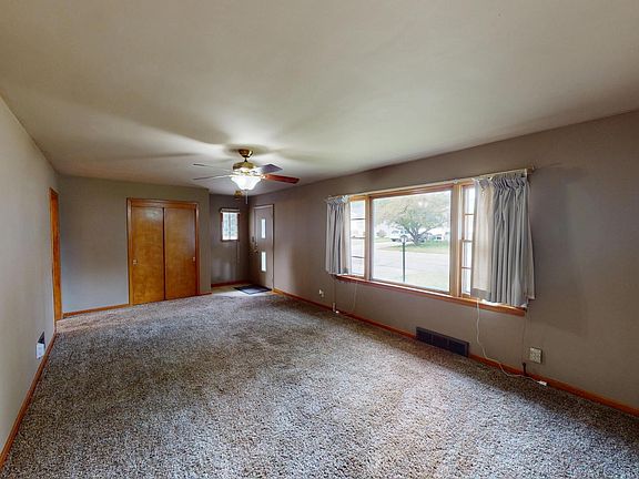 3rd image of 204 Fairview Dr