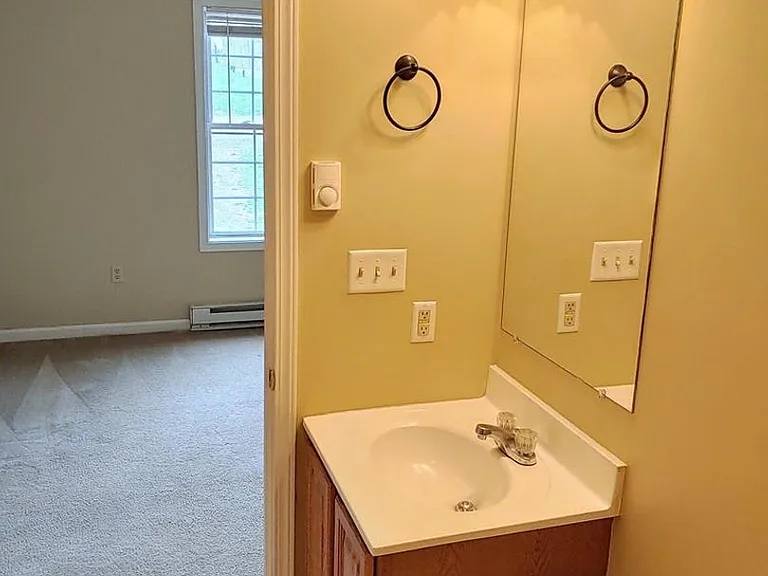 255 Underwood St — Photo 11