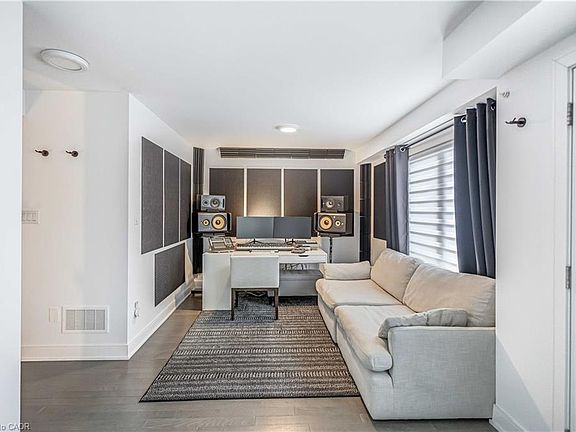 5th image of 2497 Littlefield Cres