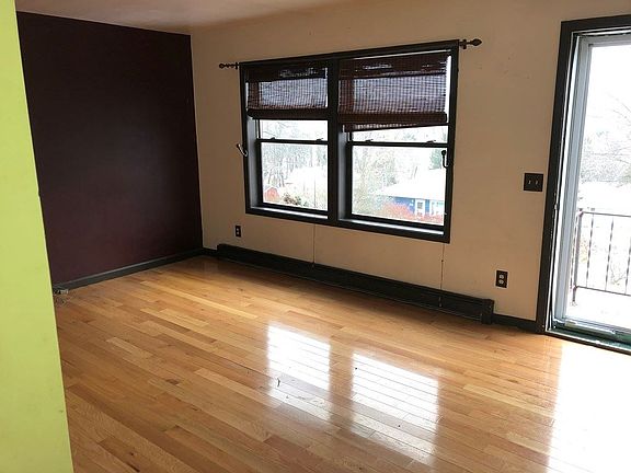3rd image of 183 Parkwood Ave