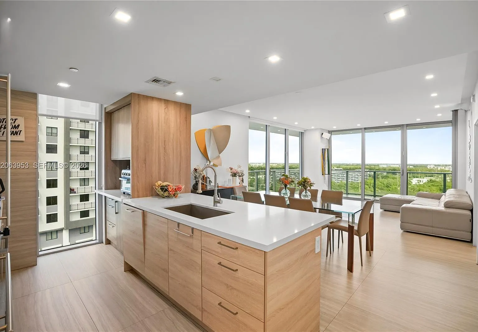The Harbour North Condo — Photo 1