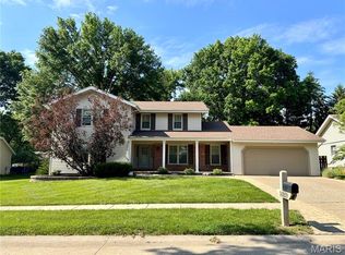 16059 Meadow Oak Dr, Chesterfield, MO 63017