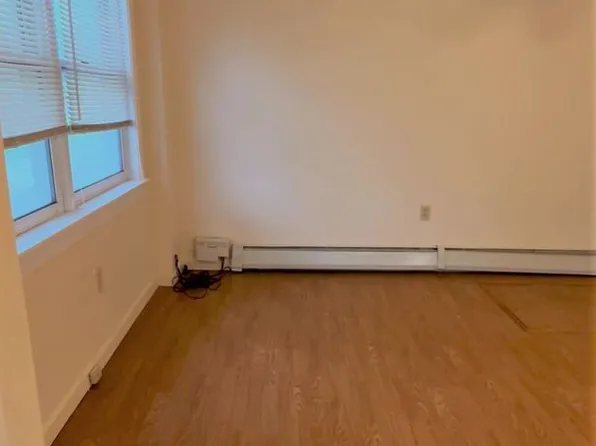 359 St Paul St, 359 Saint Paul St APT 1, Burlington, VT 05401