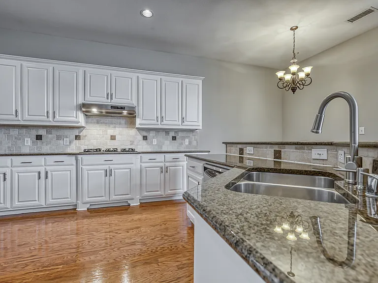 6533 Riveredge Dr — Photo 13