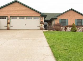 N1970 Swanee Cir, Greenville, WI 54942