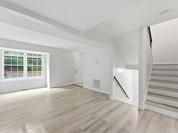 4th image of 4200 Gerry Ln