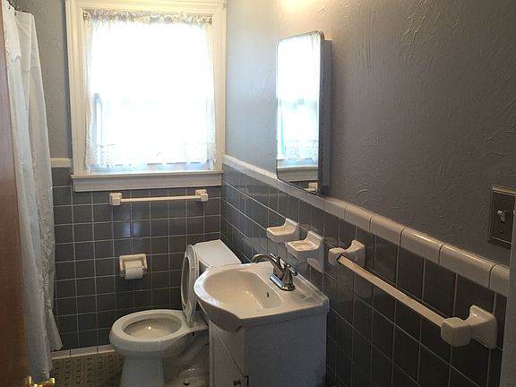 4th image of 742 Detroit Ct