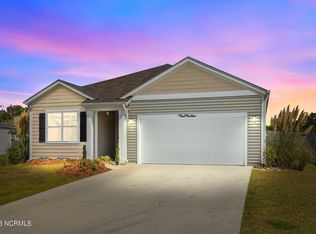 414 Silverside Ln, Peletier, NC 28584