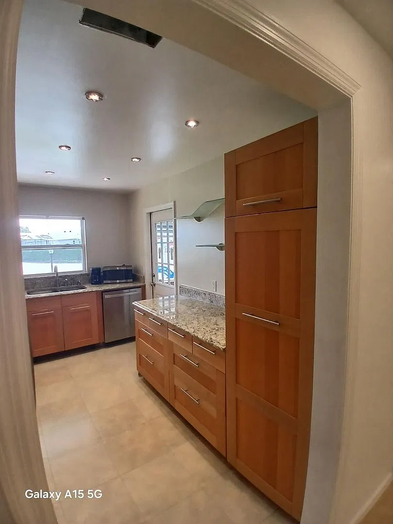 Beautifully Remodeled Rental Home 4/3 — Photo 4