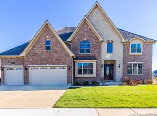 1729 Lake Charles Dr, Vernon Hills, IL 60061