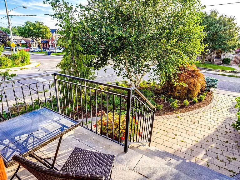 33 Athlone Rd #MAIN FL — Photo 3