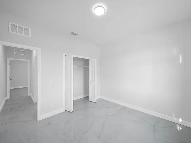 2504 SW 32nd St — Photo 18