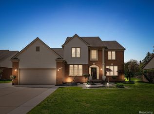 944 Brahms Ct, Troy, MI