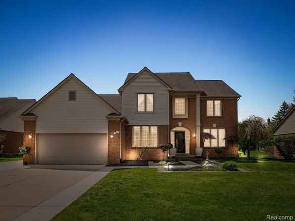 944 Brahms Ct, Troy, MI 48085