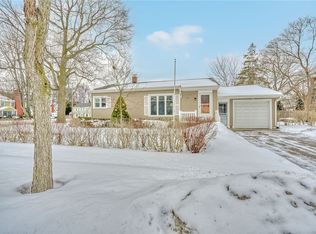 118 Maiden Ln, Rochester, NY 14616