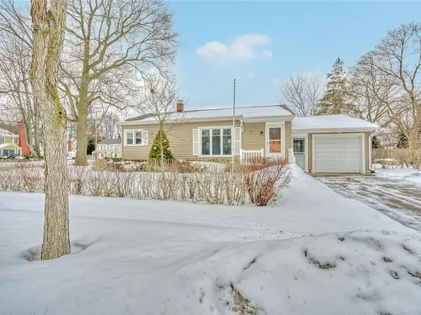 118 Maiden Ln, Rochester, NY 14616