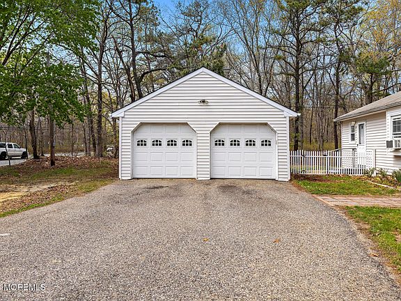 3rd image of 1800 Ridgeway Road