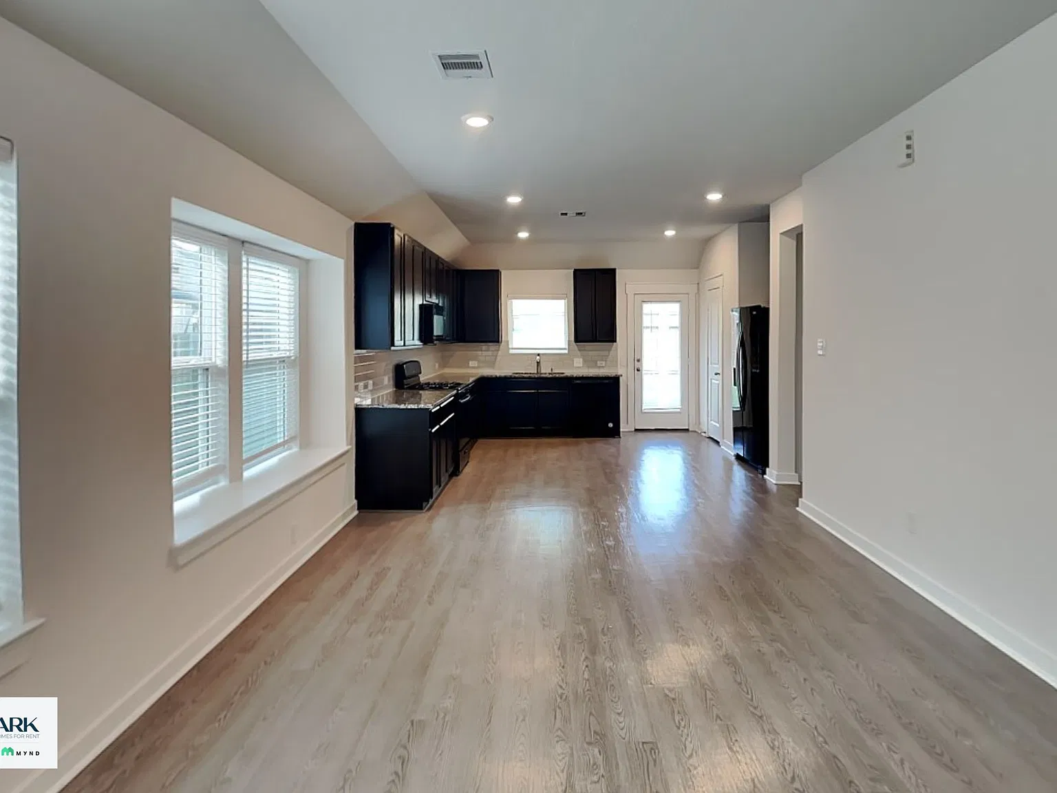 3 bed, 2.0 bath, 1518 sqft, $1,790 — Photo 3