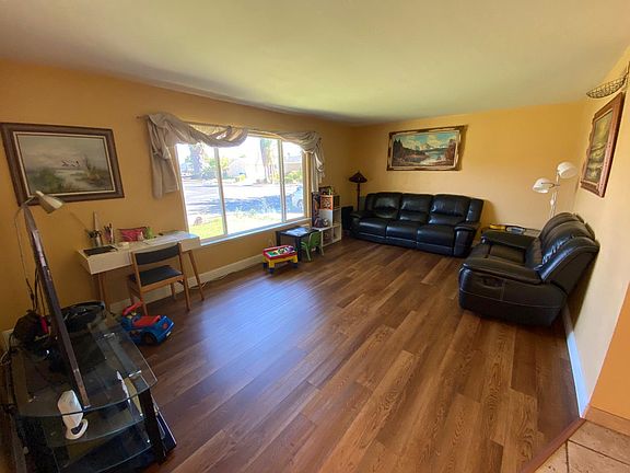 2nd image of 3386 Vincent Dr