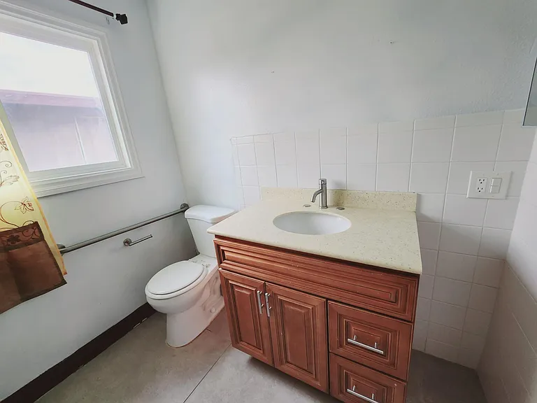 Full Bathroom upstairs