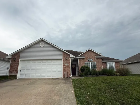 732 Iron Horse Dr, Warrensburg, MO 64093