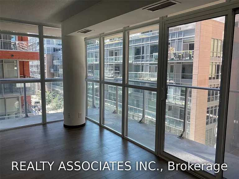 126 Simcoe St #504 — Photo 11