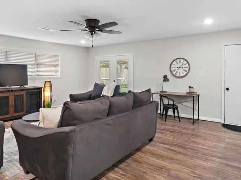 1302 Meadow Lark St — Photo 10
