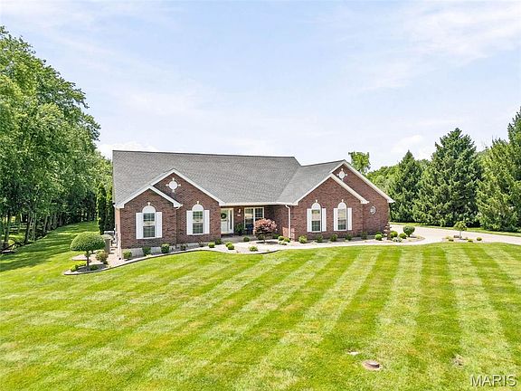 3rd image of 100 Townview Dr