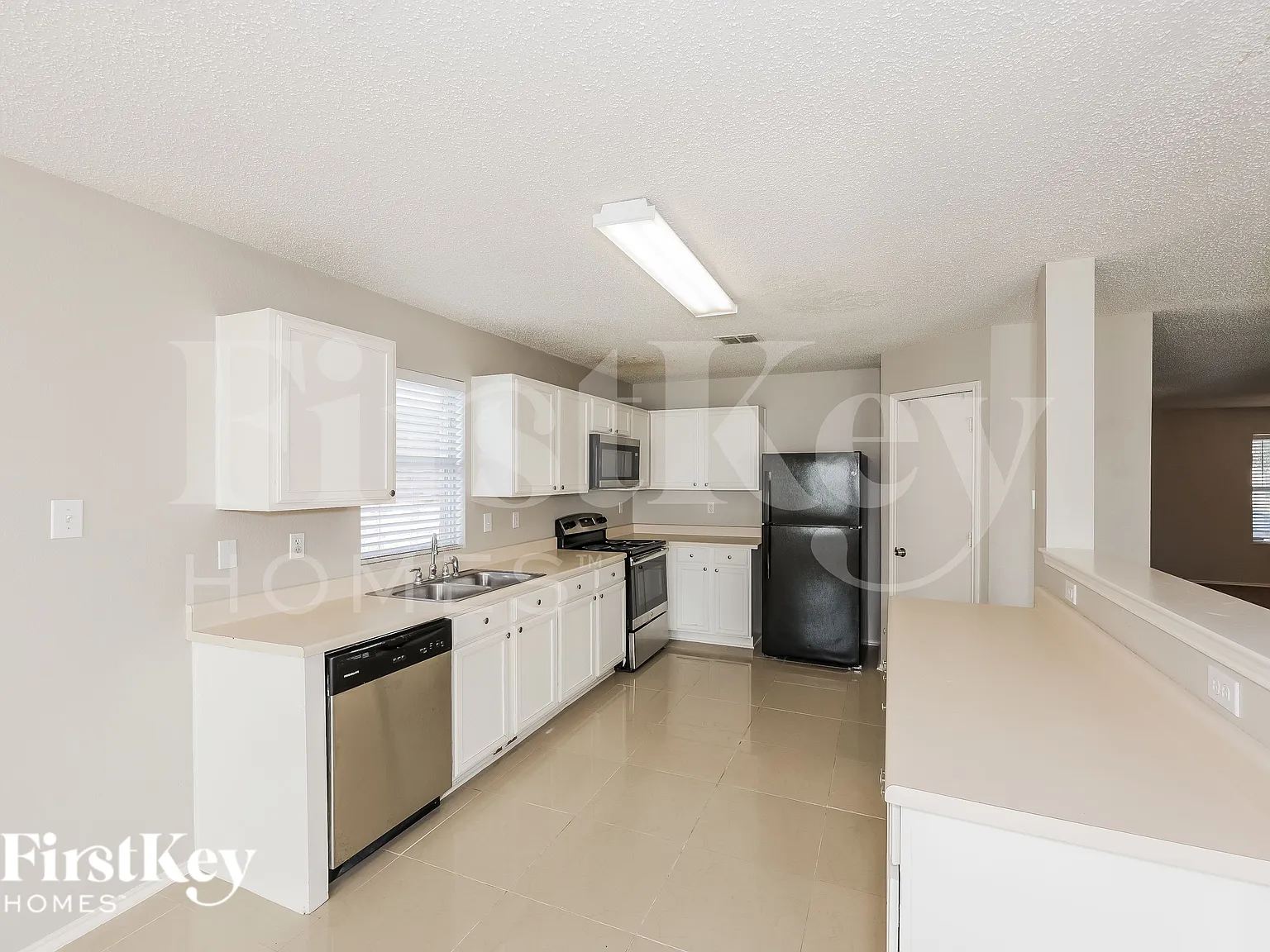 5 bed, 3.0 bath, 3648 sqft, $3,255 — Photo 4