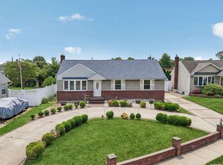 2580 1st Ave, East Meadow, NY 11554