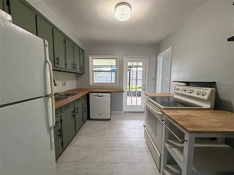 710 Winthrop Pl — Photo 8