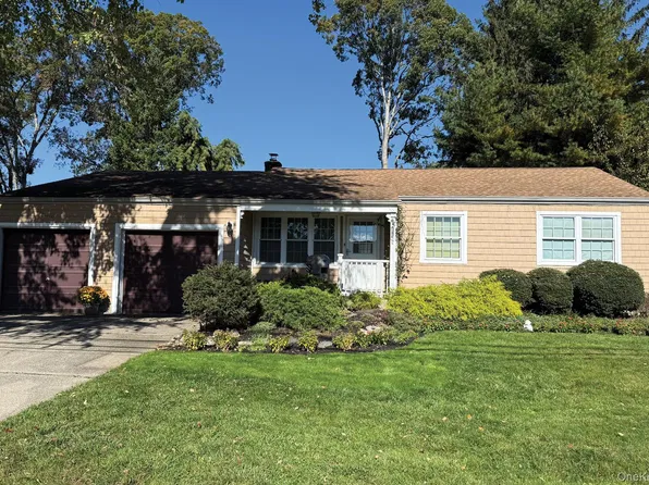 37 Dollard Drive, North Babylon, NY 11703