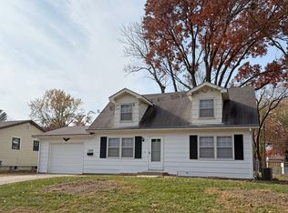 1925 Maple Ln, Lawrence, KS 66046