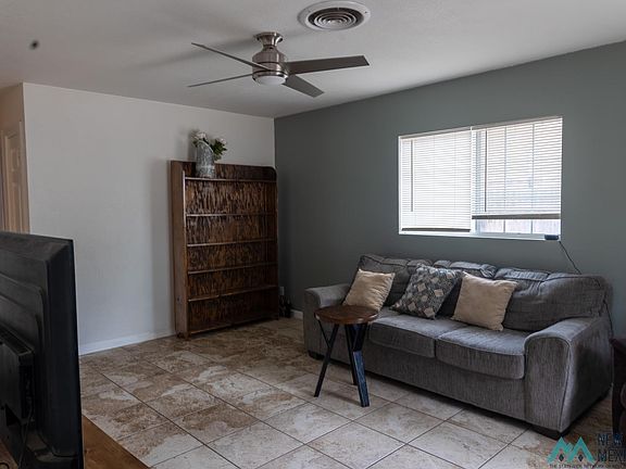 5th image of 301 Hermosa Dr