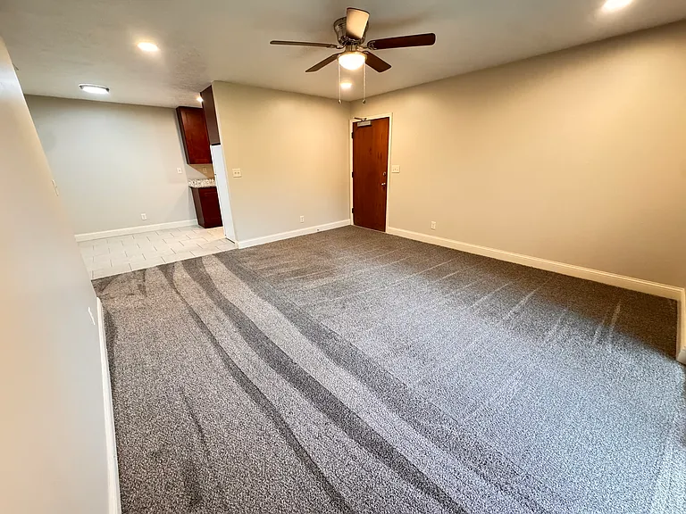 5100 Emerald Dr #13 — Photo 7