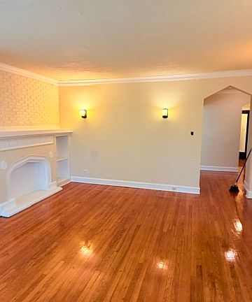 3rd image of 8028 S Honore St #3N