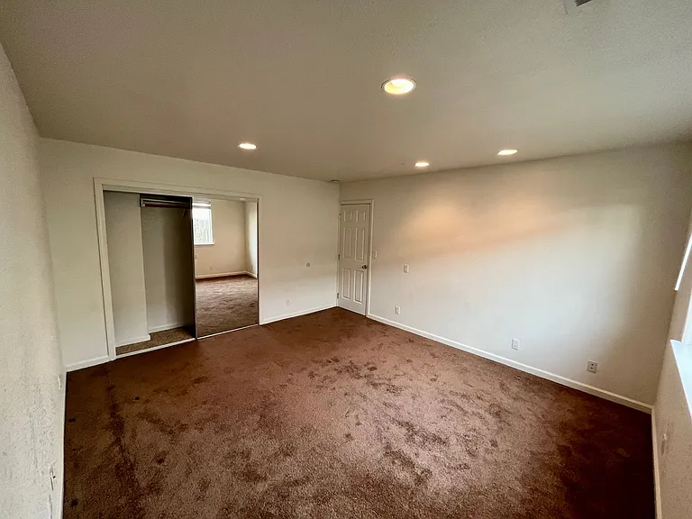 3062 Girard Ct — Photo 13