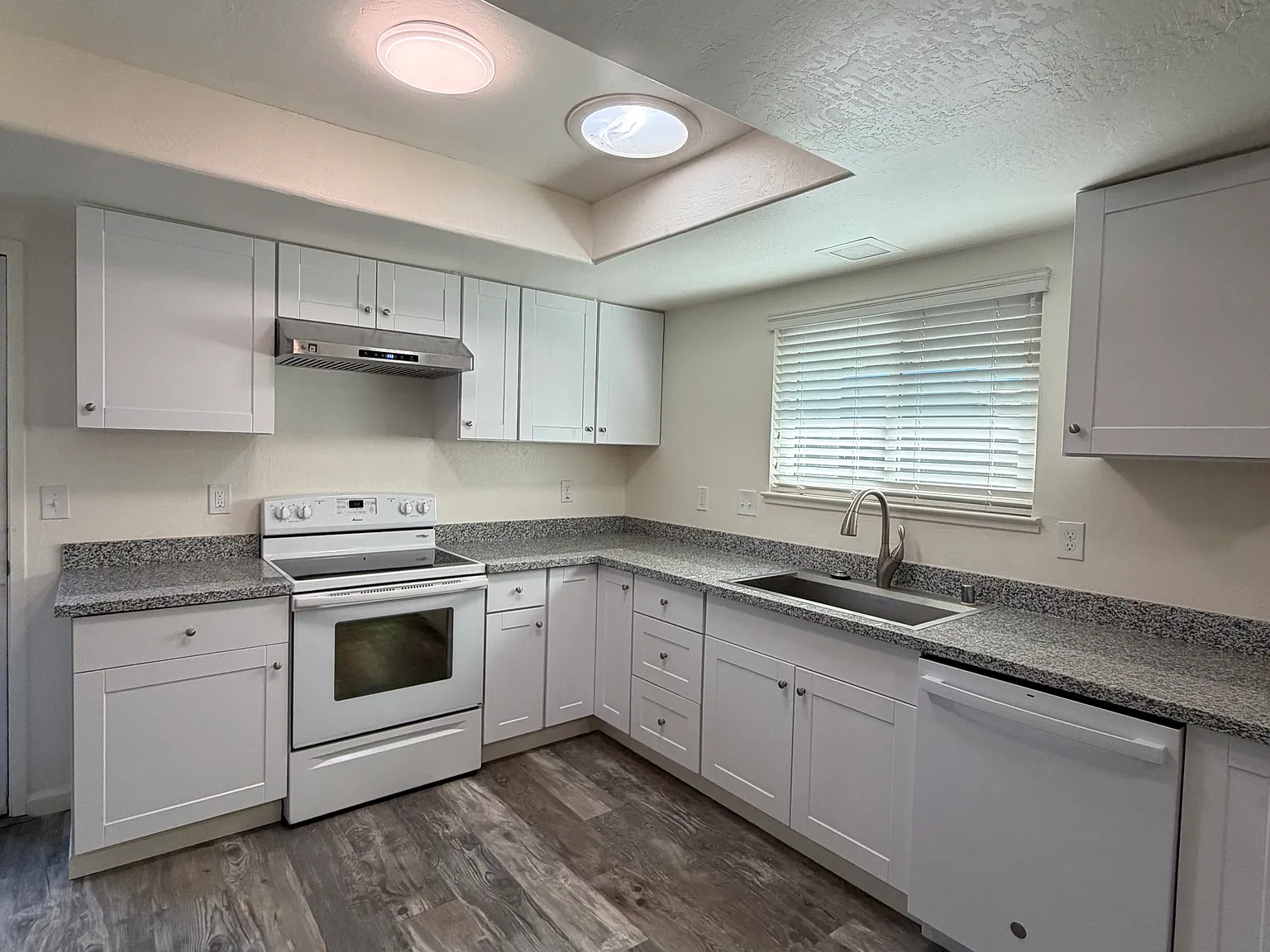 2 bed, 945 sqft, $2,495 — Photo 3