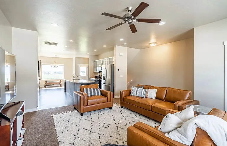 119 S 1800 W — Photo 3