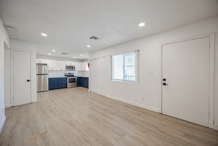 719 N 12th Ave #4 — Photo 4
