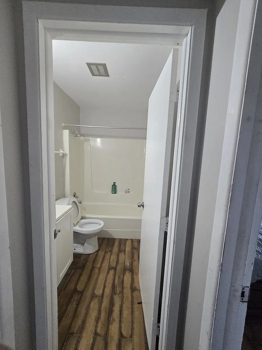 Building Photo - 840 Whitethorne Ave #A