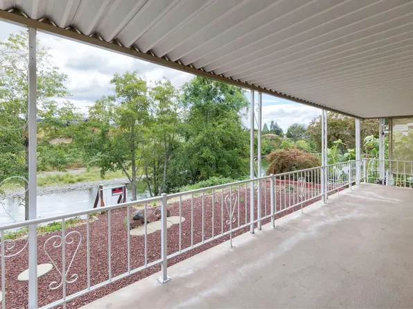 373 Lakeview Dr, Grants Pass, OR 97526