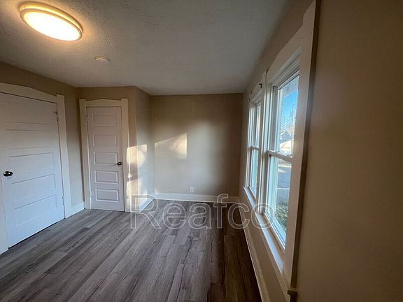 4th image of 900 13th Ave