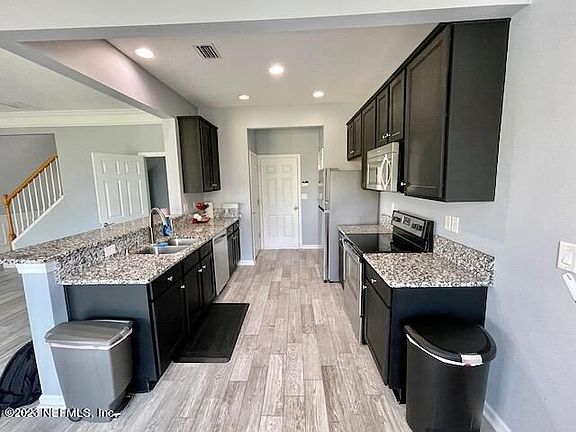 3rd image of 6319 Autumn Berry Cir