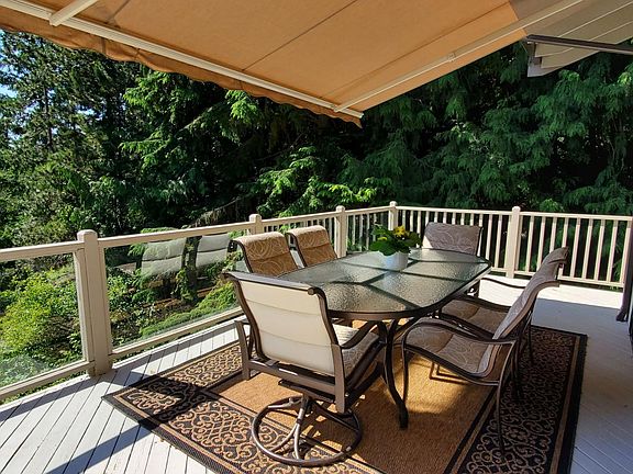 Large outside deck with sunshade.